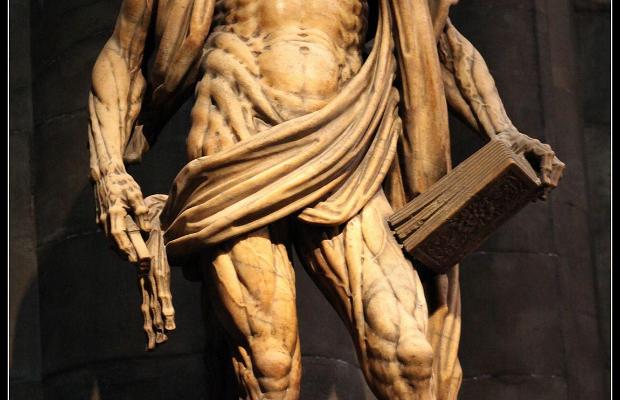 La statua di San Bartolomeo Scorticato a Milano: 2 opinioni e 5 foto