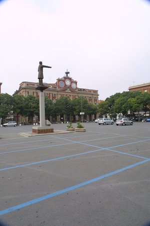 facciata del municipio con la statua di Rattazzi - Foto di Palazzo Del  Municipio, Alessandria - Tripadvisor