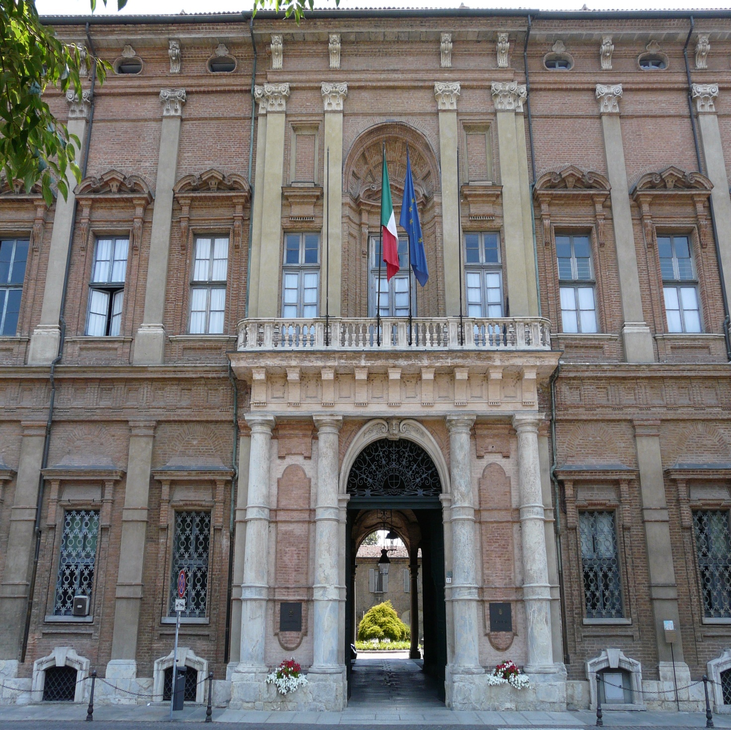 File:Alessandria-palazzo Ghilini1.jpg - Wikipedia